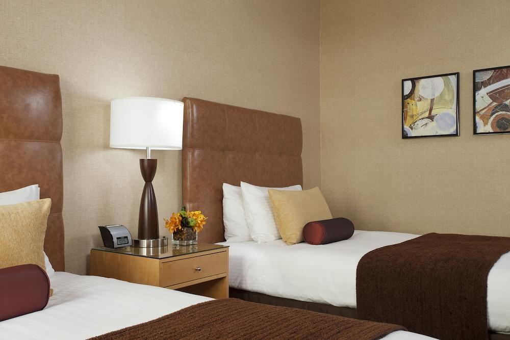 Elan Hotel 3*
