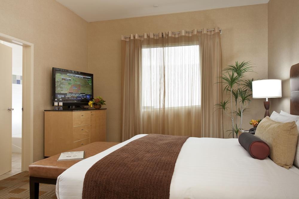 Elan Hotel 3*