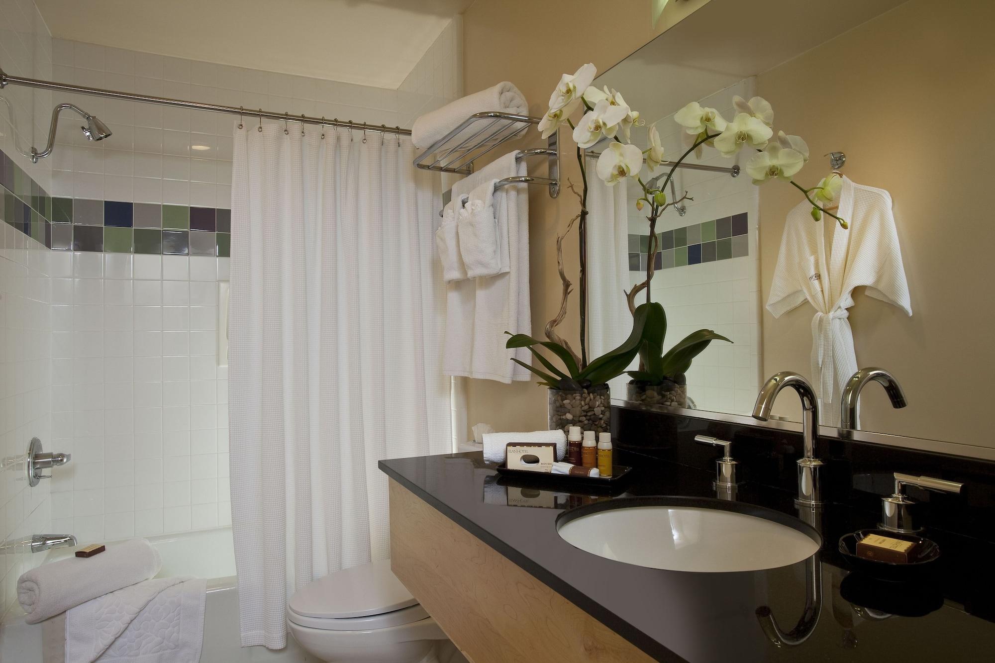 Elan Hotel 3*