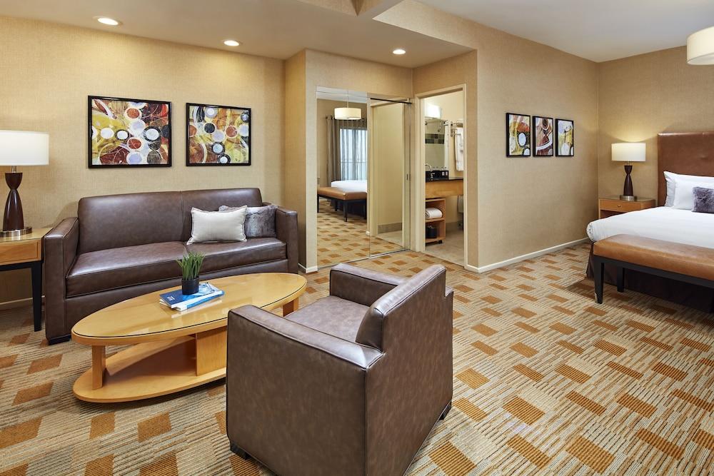 Elan Hotel 3*