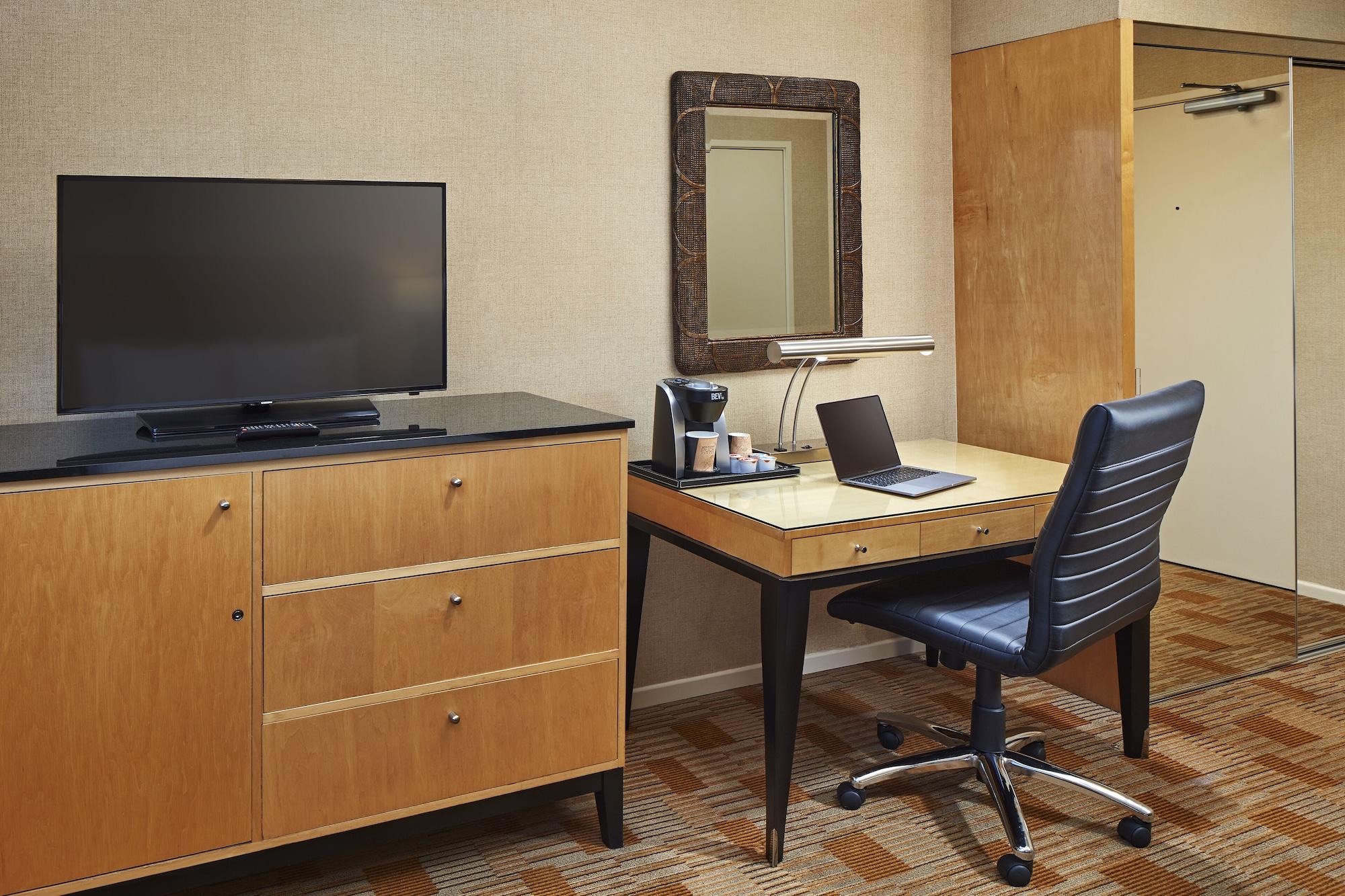 Elan Hotel 3*