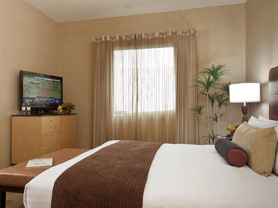 Elan Hotel 3*